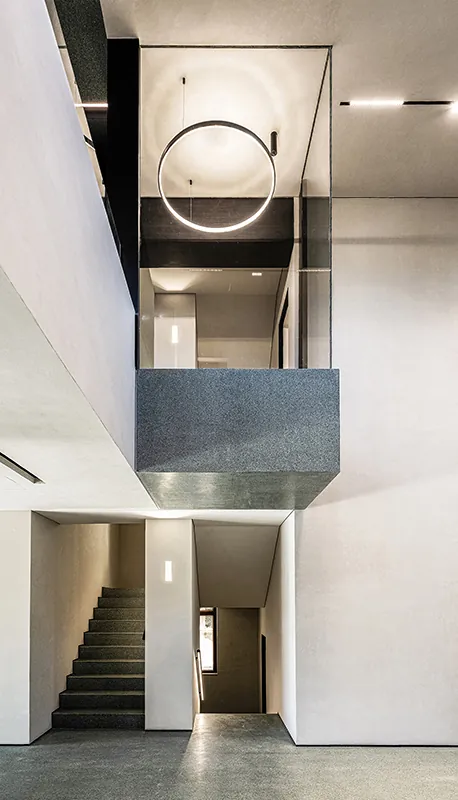 Cantilevered glass box